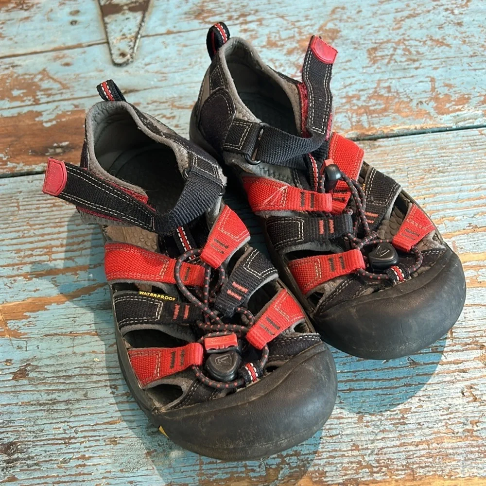 KEEN Shoes Red Boys Unisex Girls Waterproof Hiking Sneakers Sandals Washable 3.5